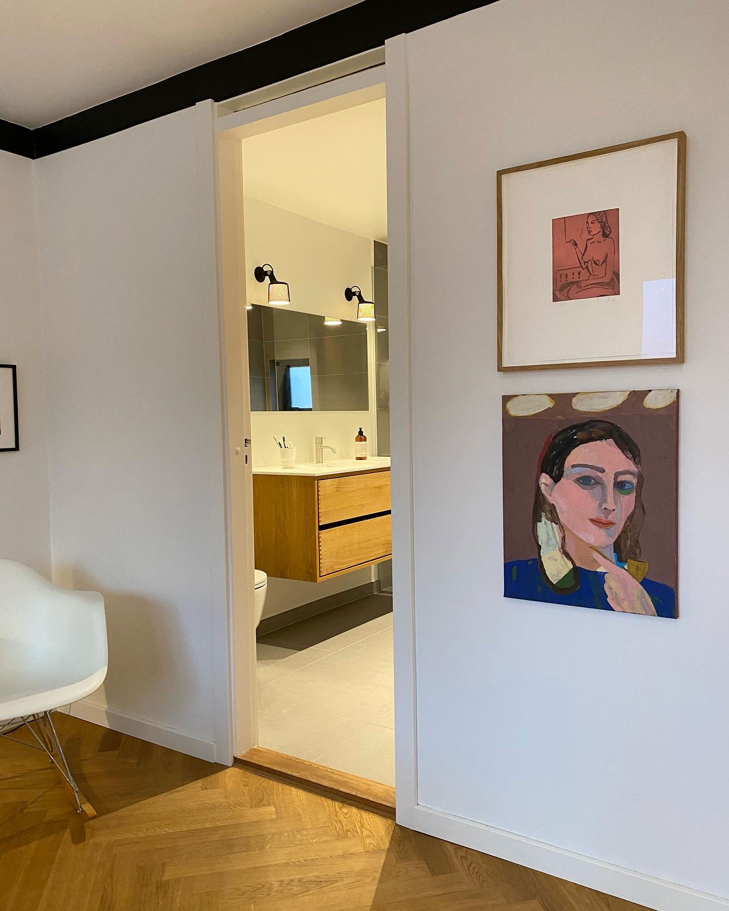 Connis seneste køb er kvindeportrættet af kunstneren Maya Stefania Wibling.