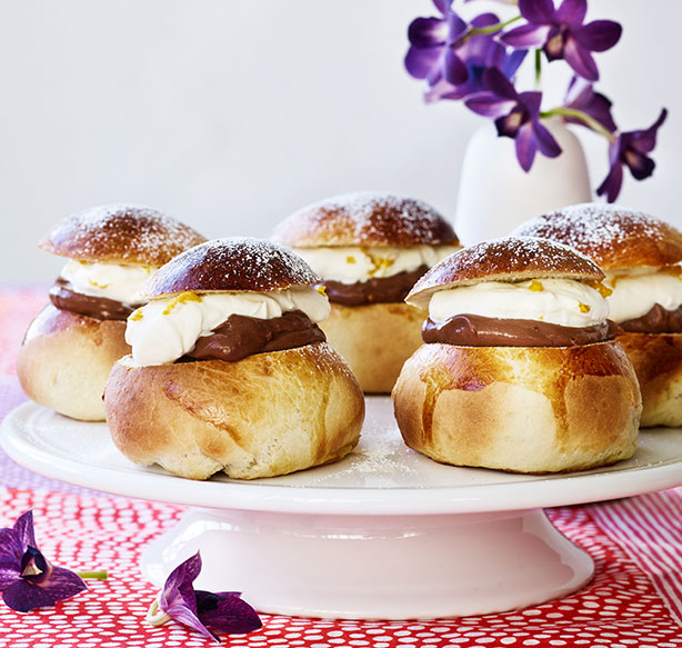 fastelavnsboller-med-chokoladecreme-opskridt.jpg