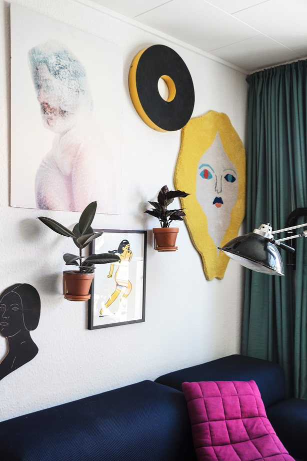 Smuk og dekorativ billedvæg med planter.