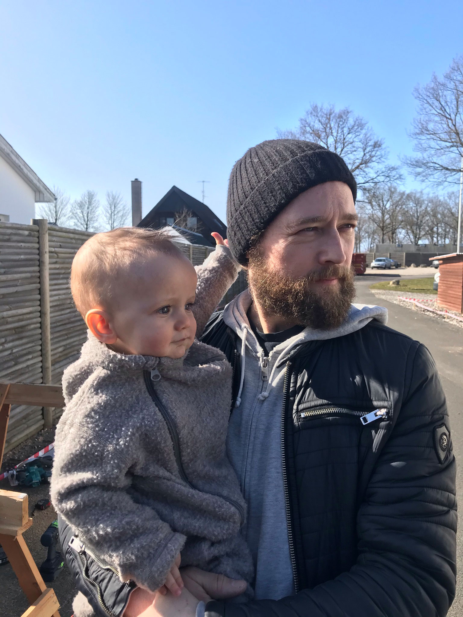 Christian med sønnen Marley, som også var med i renoveringen af campingpladsen.