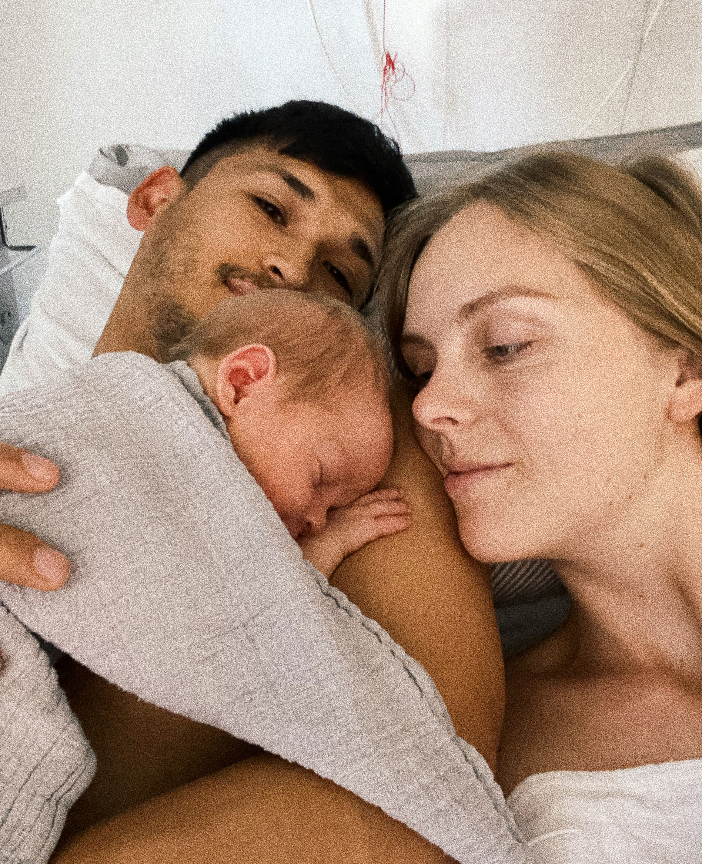 Ida og Mads med deres søn Kai, som er født i juli 2020.