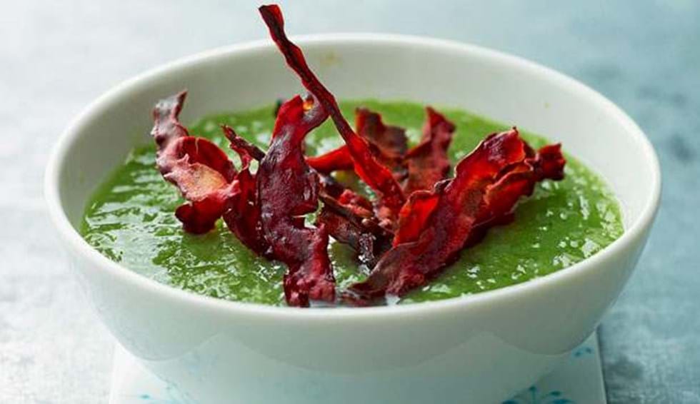 jordskokkesuppe-med-roedbedechips-opskrift.jpeg