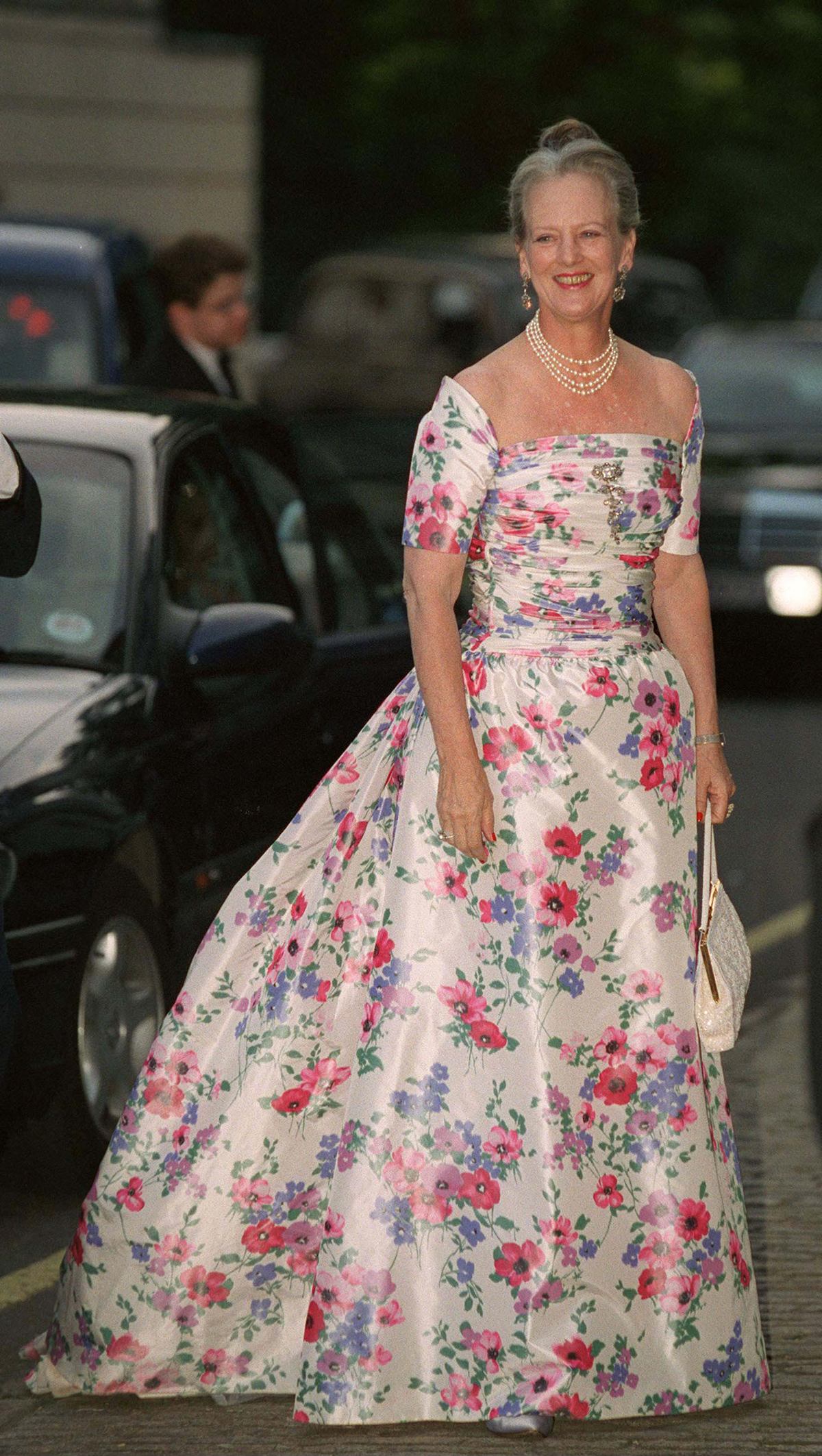Gå til kredsløbet Teknologi Udøve sport Her er dronning Margrethes eneste regel, når hun klæder sig på til royal  galla - ALT.dk