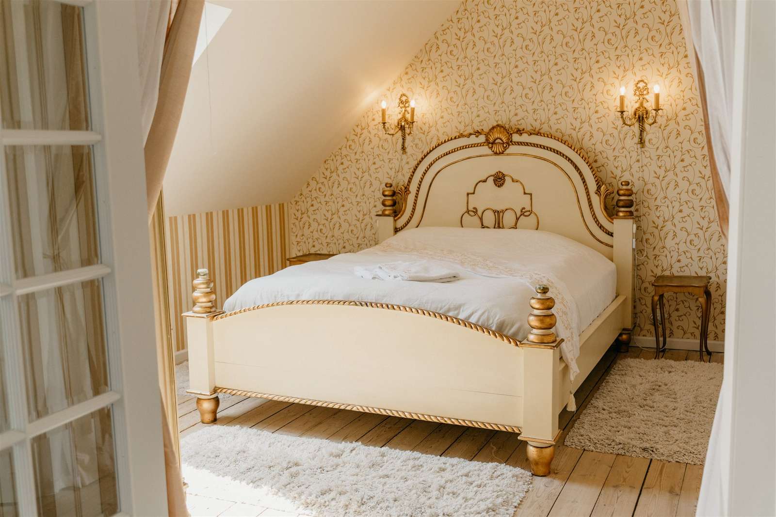 Frederikkes Suite seng-1600px.jpg