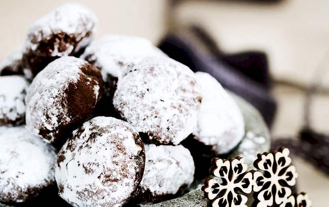 Julebag: Chokolade-cookies med snedrys